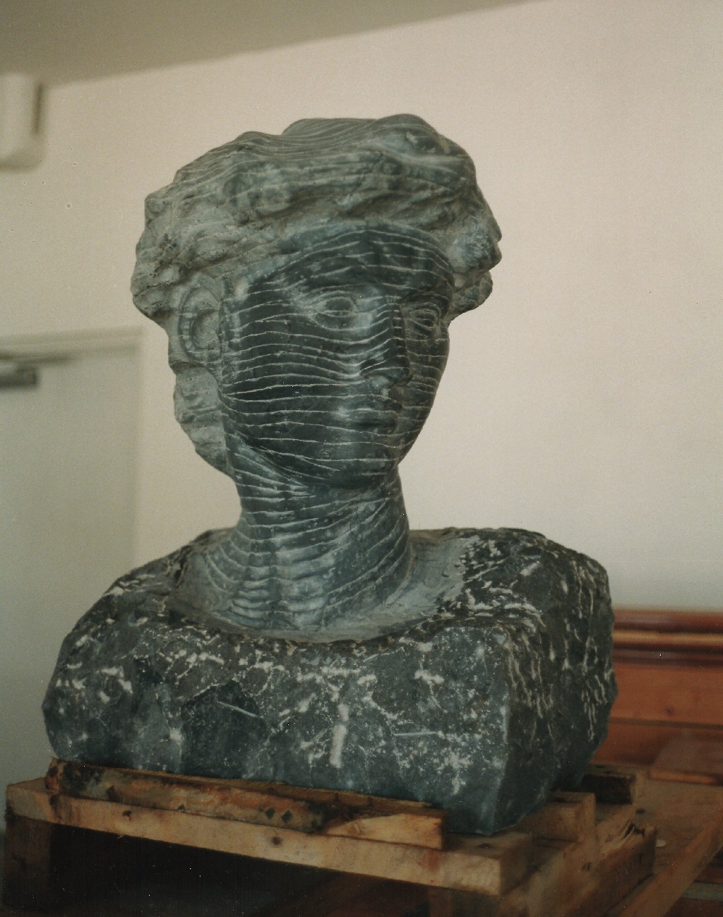 Invisble David Black Marble - 32x18x14